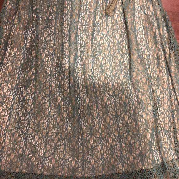 Beautiful dress - Picture 3 of 6